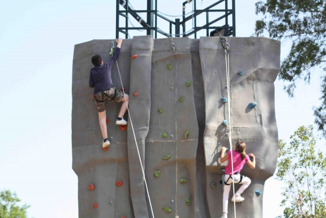  Besteigung des Kletterturms 